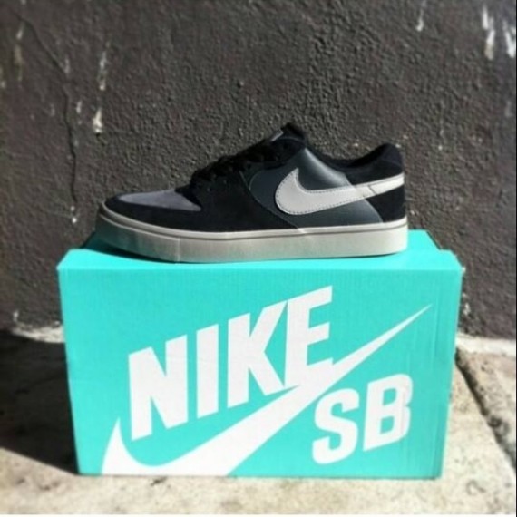 turquoise-nike-sb-box