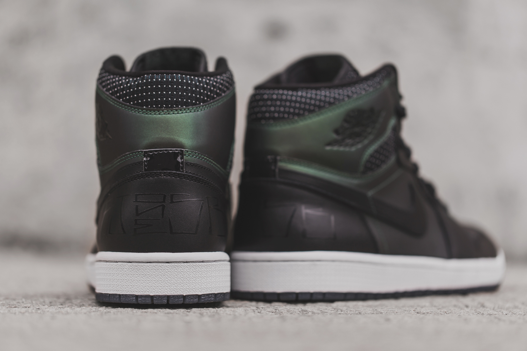 Image of 近賞由 Craig Stecyk 打造的 Nike SB x Air Jordan 1 聯名鞋款