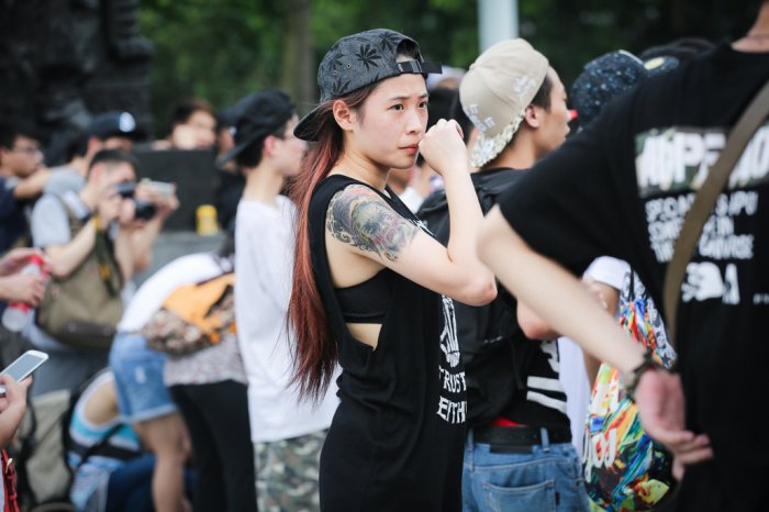 现场也是吸引来了不少的女滑手,