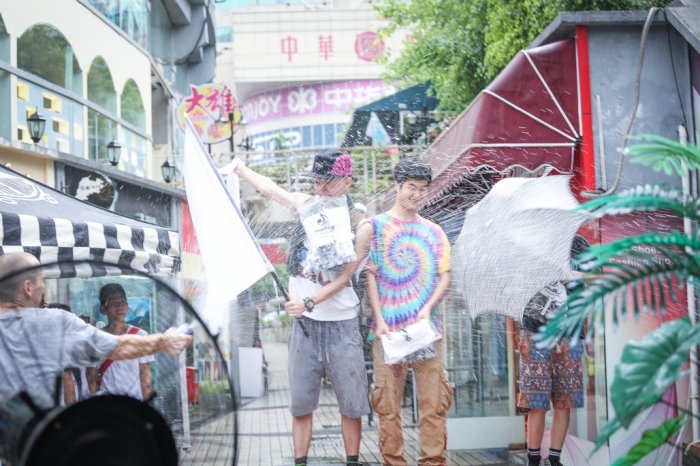 拿奖没那么容易,先泼酒再说