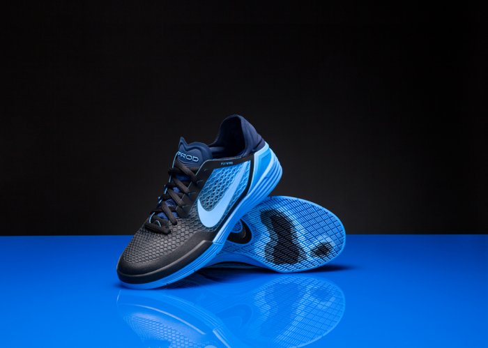 Nike Lunarlon缓震技术:提供360度缓震保护,轻质且响应迅速,同时具有极佳的触板感
